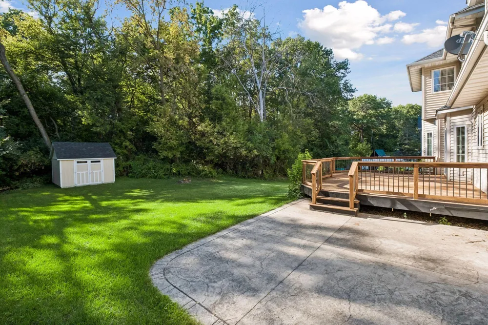 15016 Viewcrest Lane Burnsville, MN 55306
