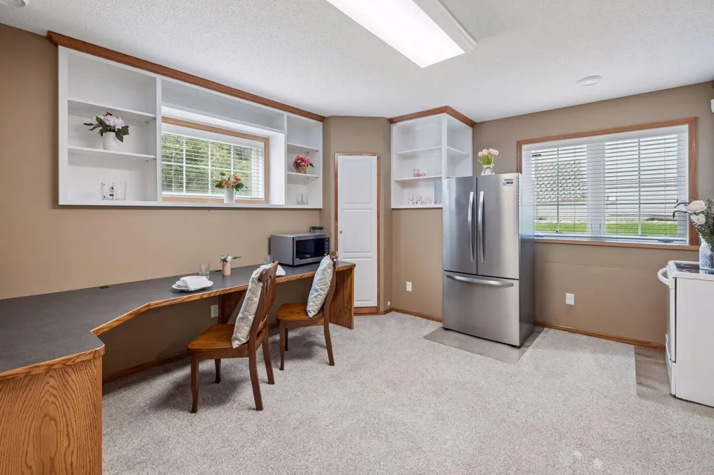 15016 Viewcrest Lane Burnsville, MN 55306