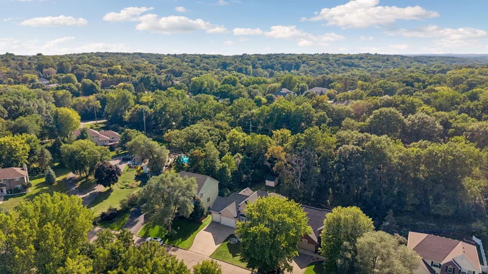 15016 Viewcrest Lane Burnsville, MN 55306