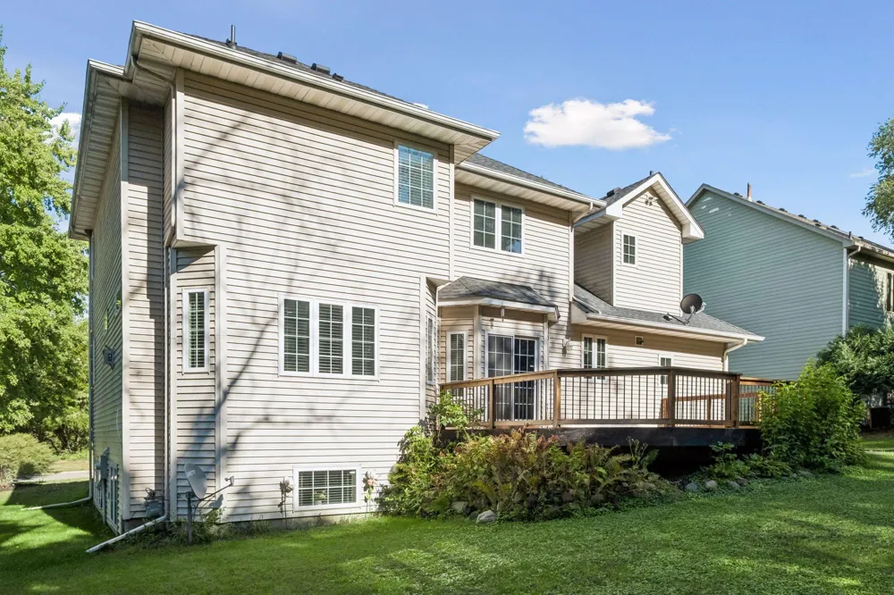15016 Viewcrest Lane Burnsville, MN 55306