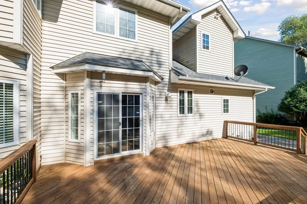 15016 Viewcrest Lane Burnsville, MN 55306