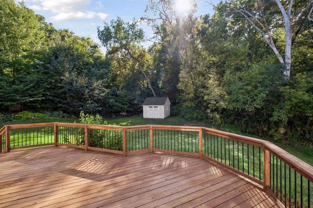 15016 Viewcrest Lane Burnsville, MN 55306