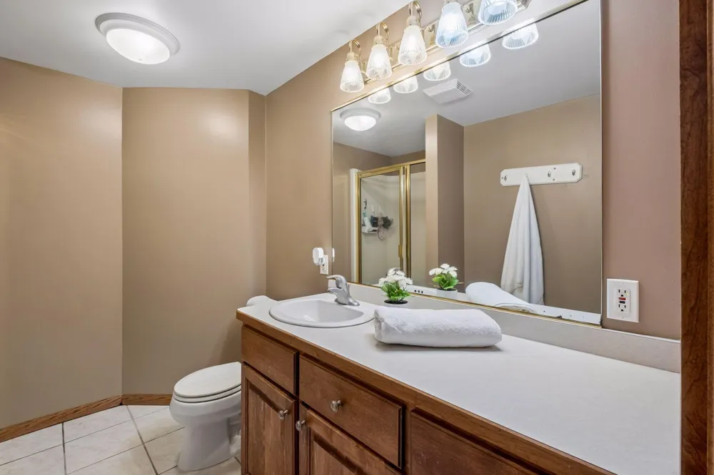 15016 Viewcrest Lane Burnsville, MN 55306
