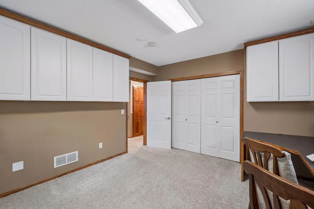 15016 Viewcrest Lane Burnsville, MN 55306