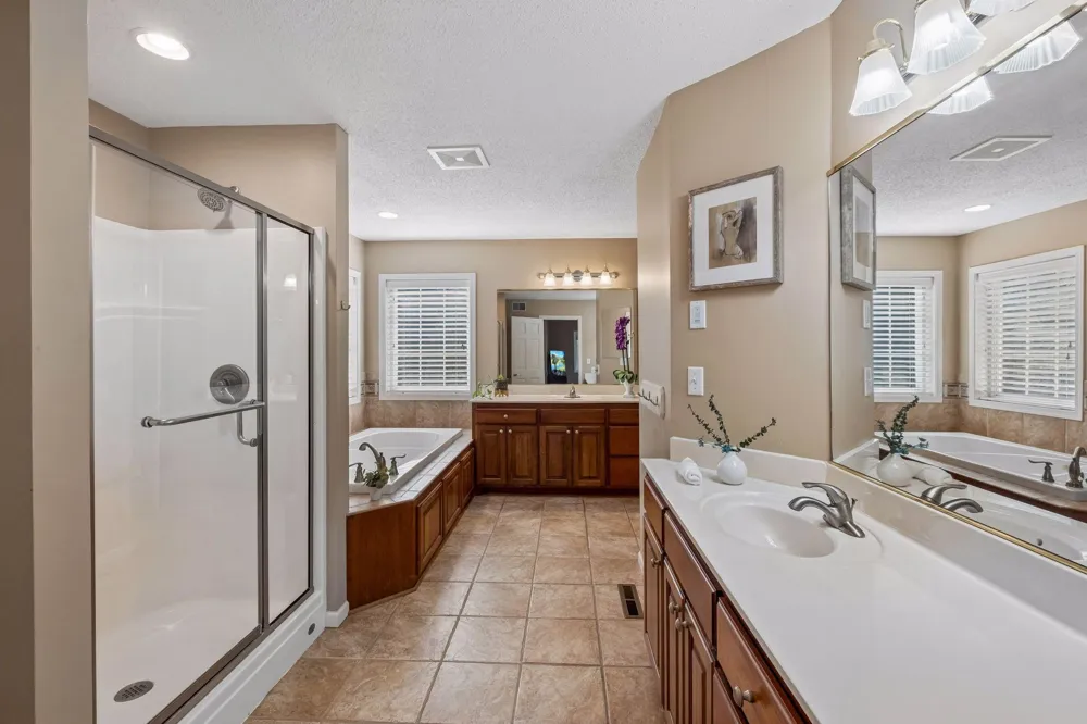 15016 Viewcrest Lane Burnsville, MN 55306