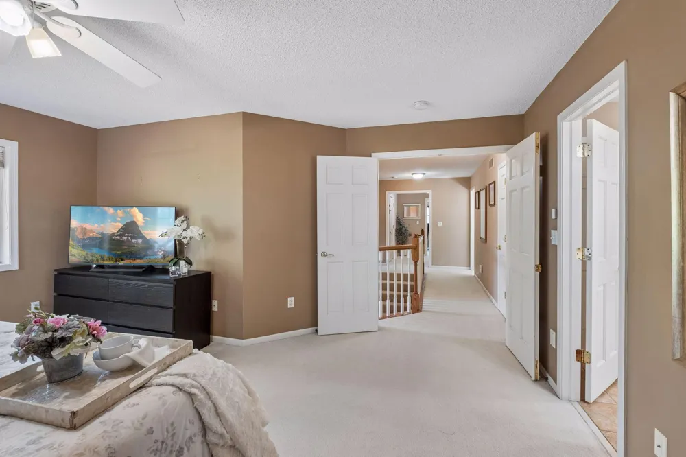 15016 Viewcrest Lane Burnsville, MN 55306