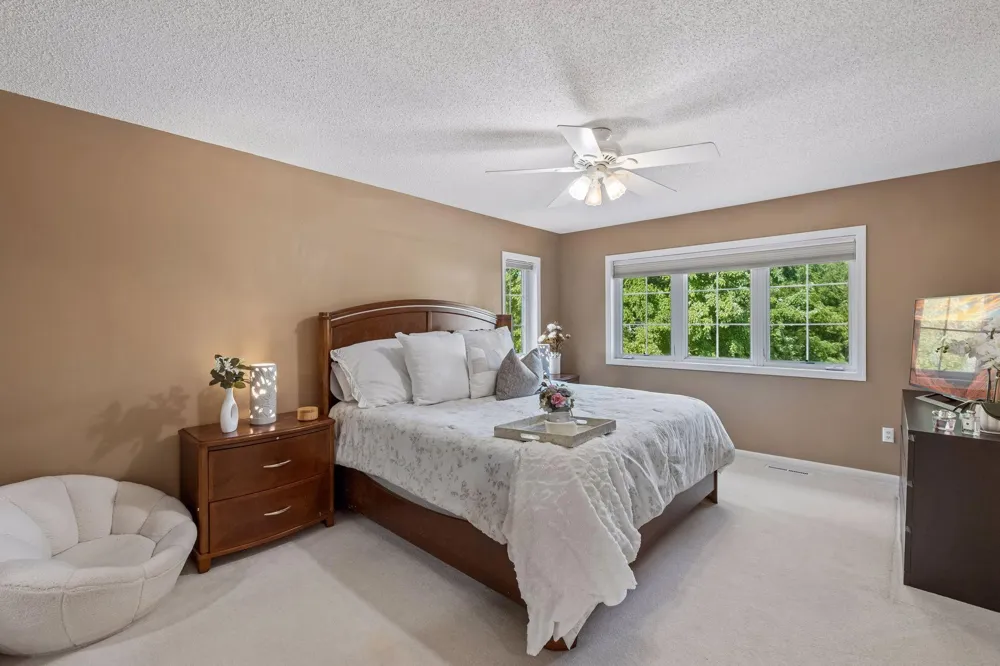 15016 Viewcrest Lane Burnsville, MN 55306