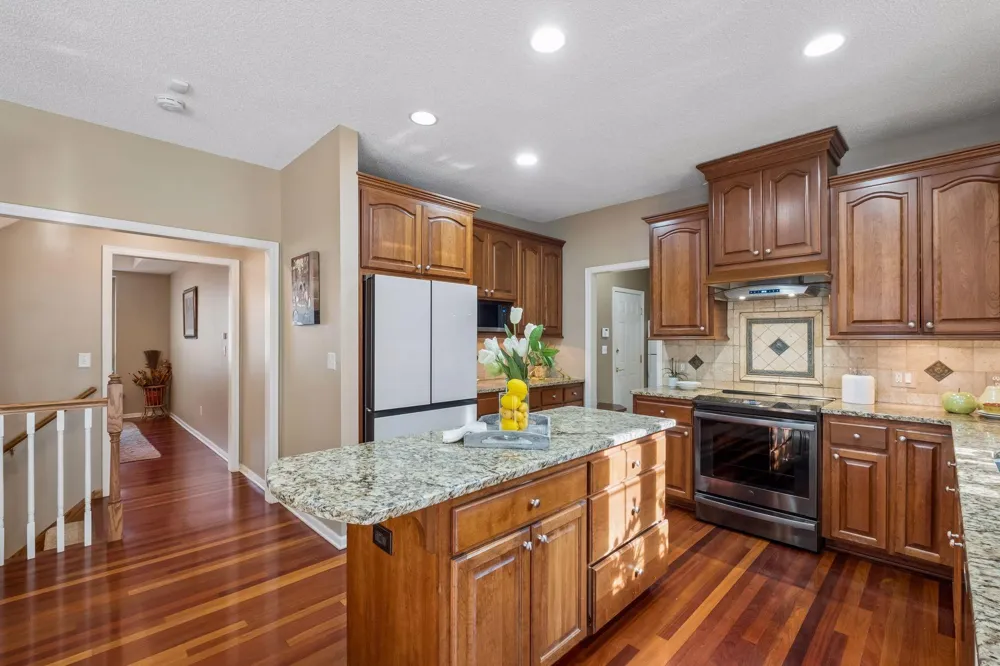 15016 Viewcrest Lane Burnsville, MN 55306