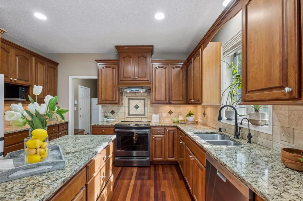 15016 Viewcrest Lane Burnsville, MN 55306