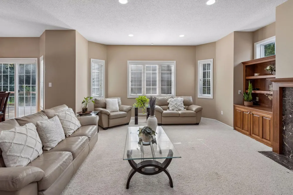 15016 Viewcrest Lane Burnsville, MN 55306
