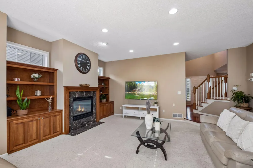 15016 Viewcrest Lane Burnsville, MN 55306