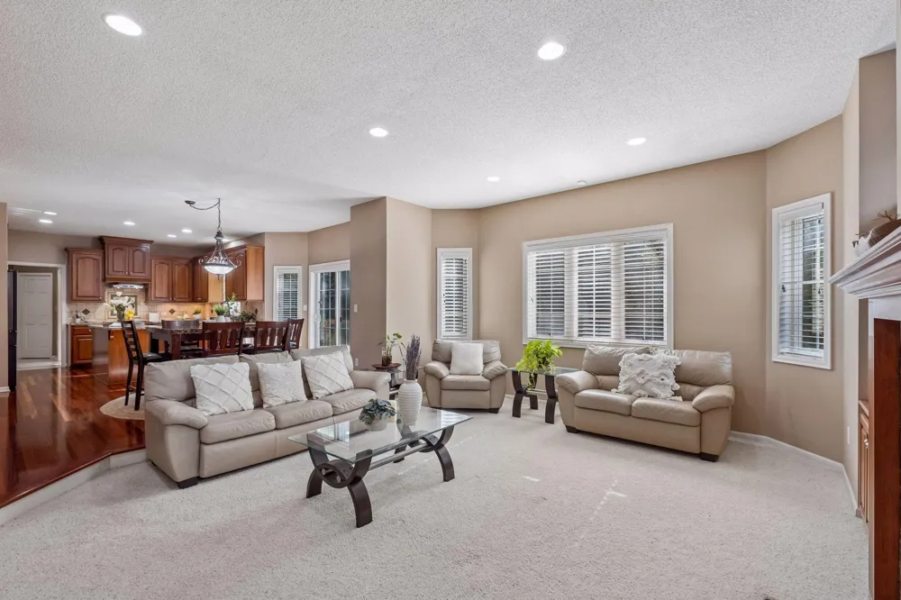 15016 Viewcrest Lane Burnsville, MN 55306