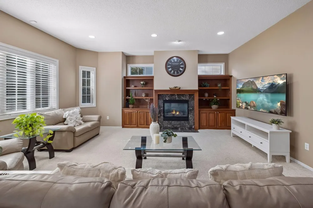 15016 Viewcrest Lane Burnsville, MN 55306