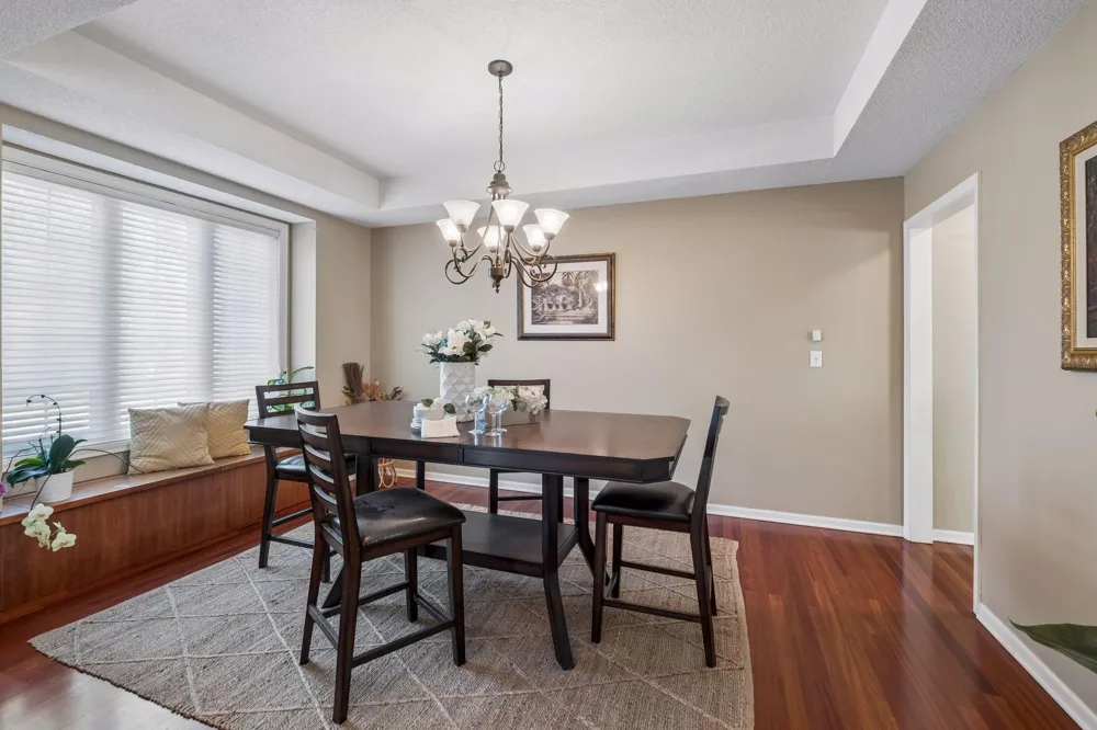 15016 Viewcrest Lane Burnsville, MN 55306