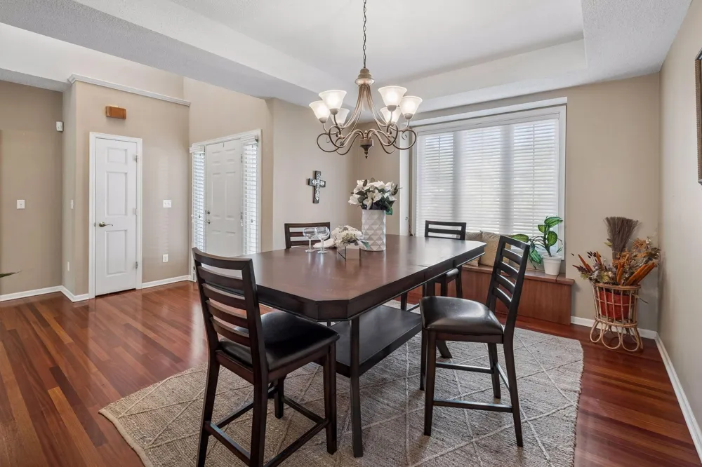 15016 Viewcrest Lane Burnsville, MN 55306