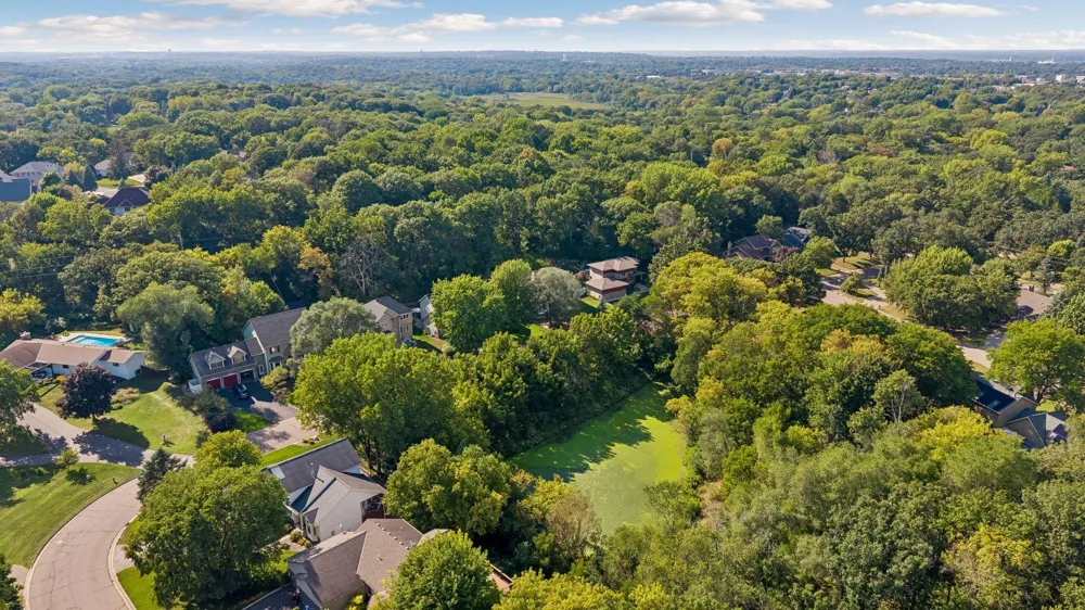 15016 Viewcrest Lane Burnsville, MN 55306