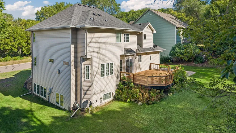15016 Viewcrest Lane Burnsville, MN 55306