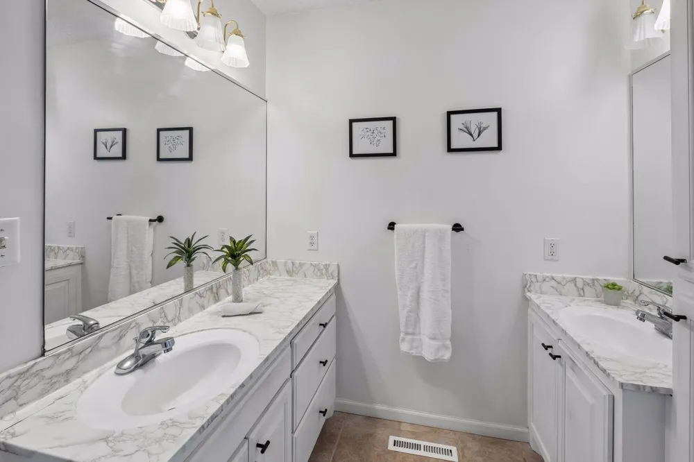 15016 Viewcrest Lane Burnsville, MN 55306