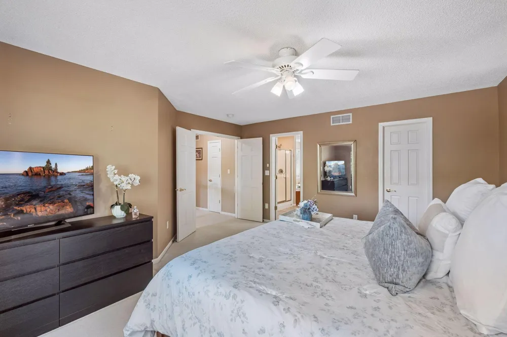 15016 Viewcrest Lane Burnsville, MN 55306