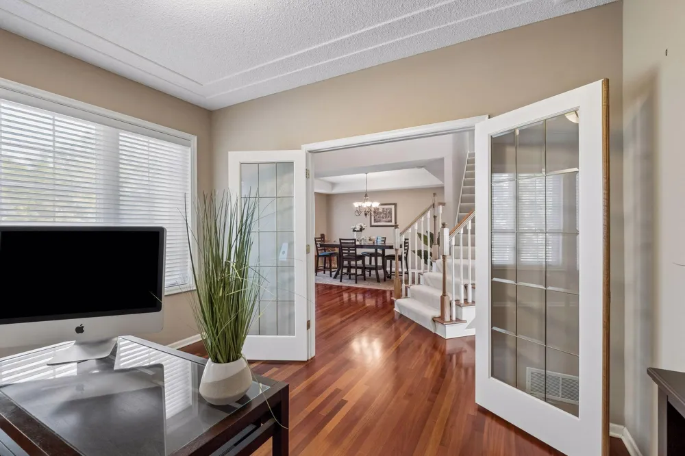 15016 Viewcrest Lane Burnsville, MN 55306