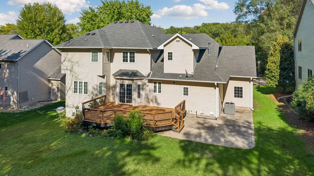 15016 Viewcrest Lane Burnsville, MN 55306