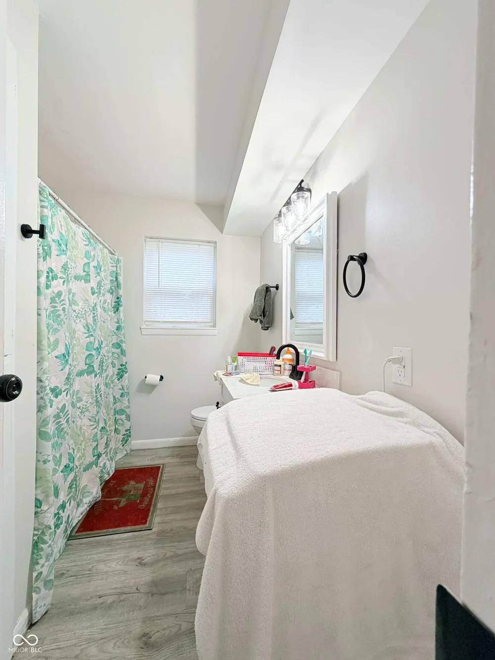 5038 Allisonville Road #B Indianapolis, IN 46205
