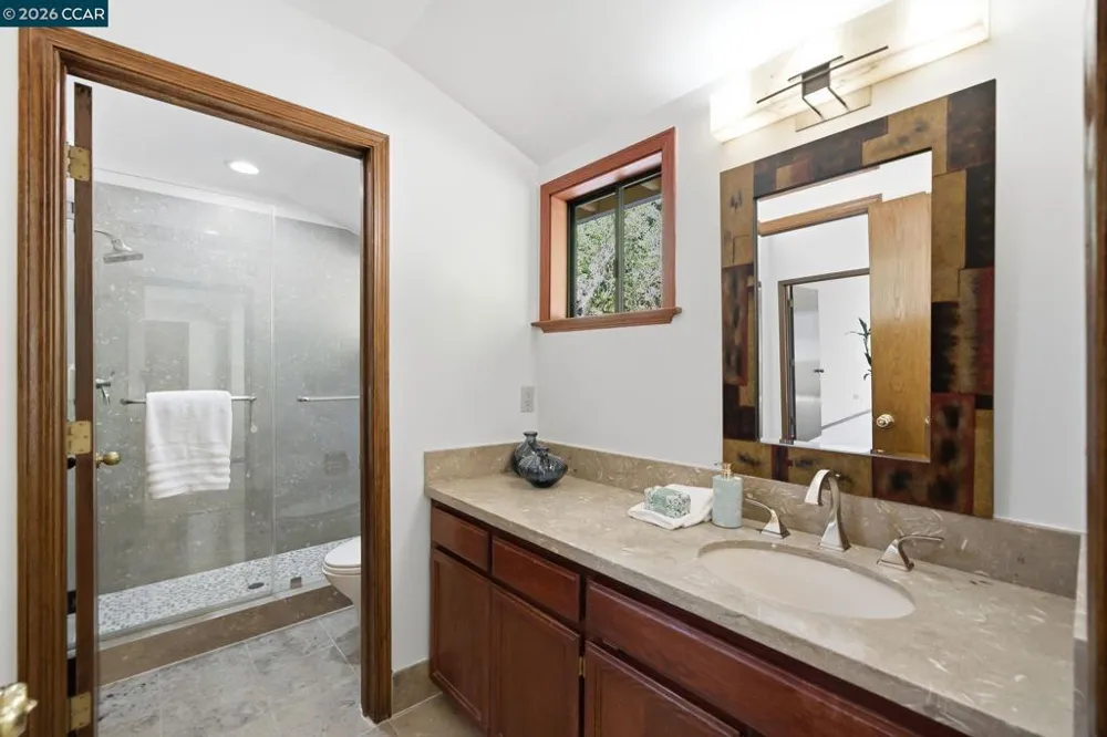 39 Mira Loma Rd Orinda, CA 94563