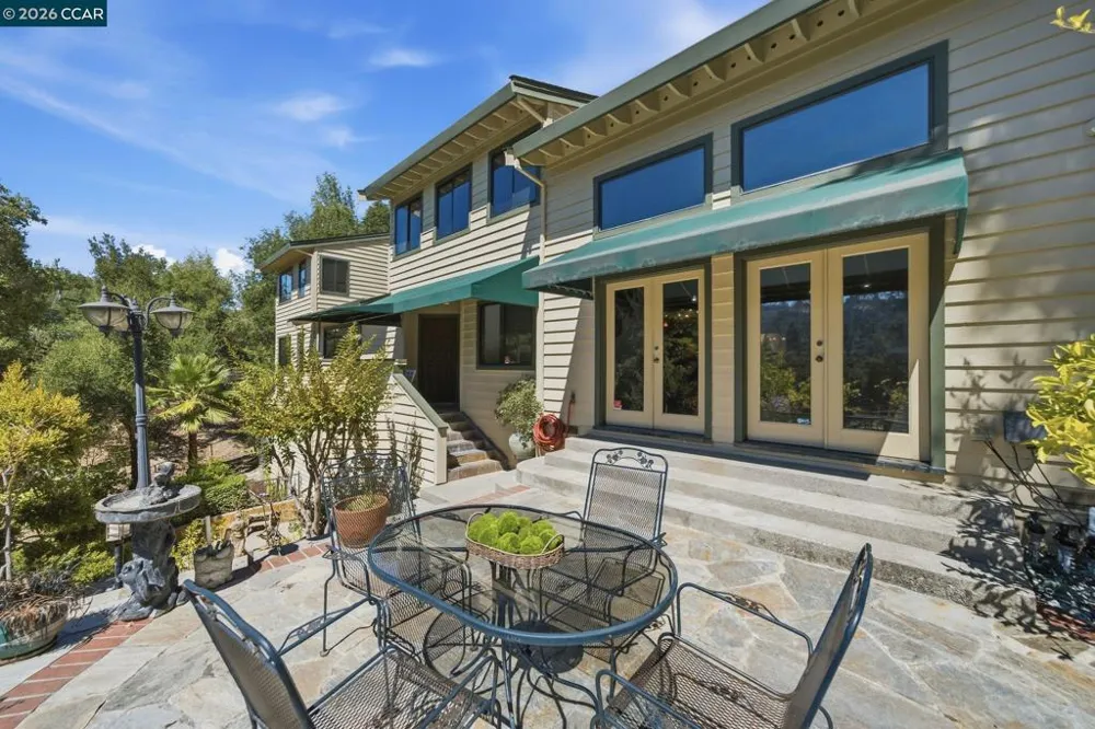 39 Mira Loma Rd Orinda, CA 94563