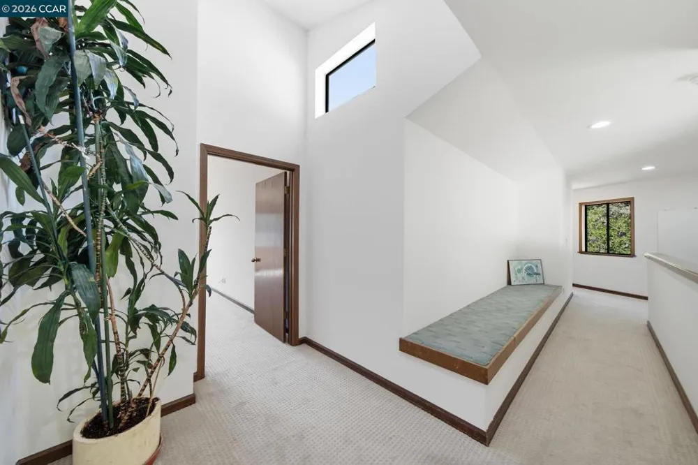 39 Mira Loma Rd Orinda, CA 94563