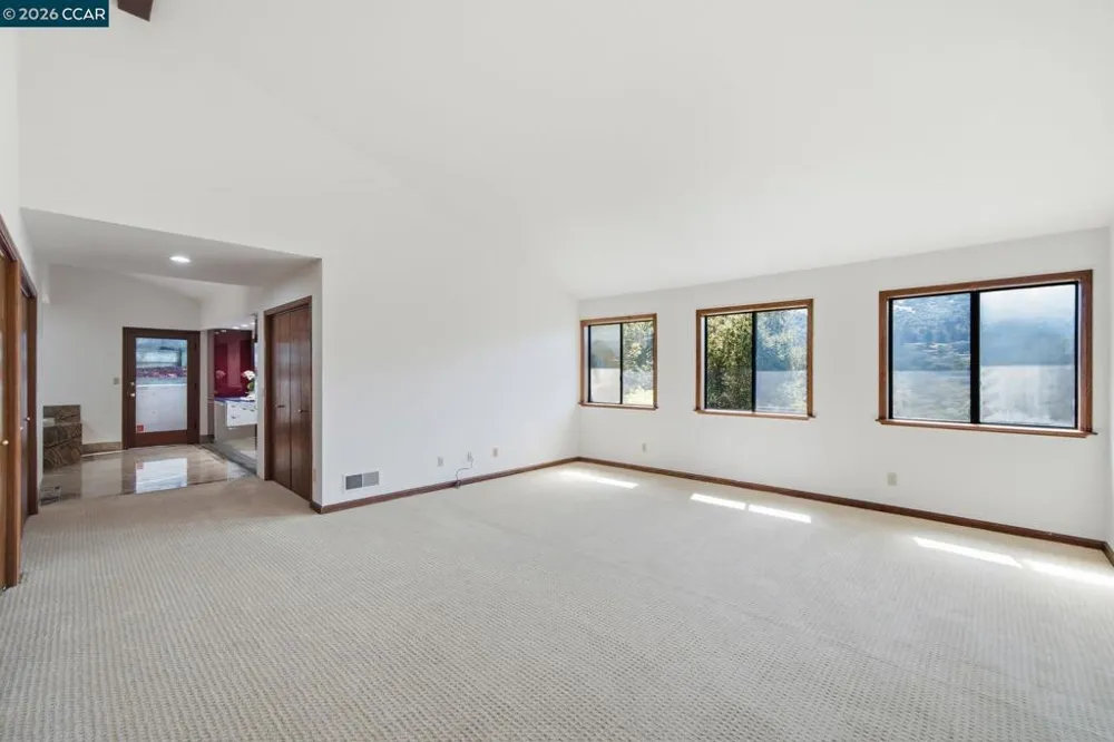 39 Mira Loma Rd Orinda, CA 94563