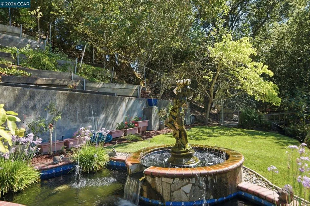 39 Mira Loma Rd Orinda, CA 94563