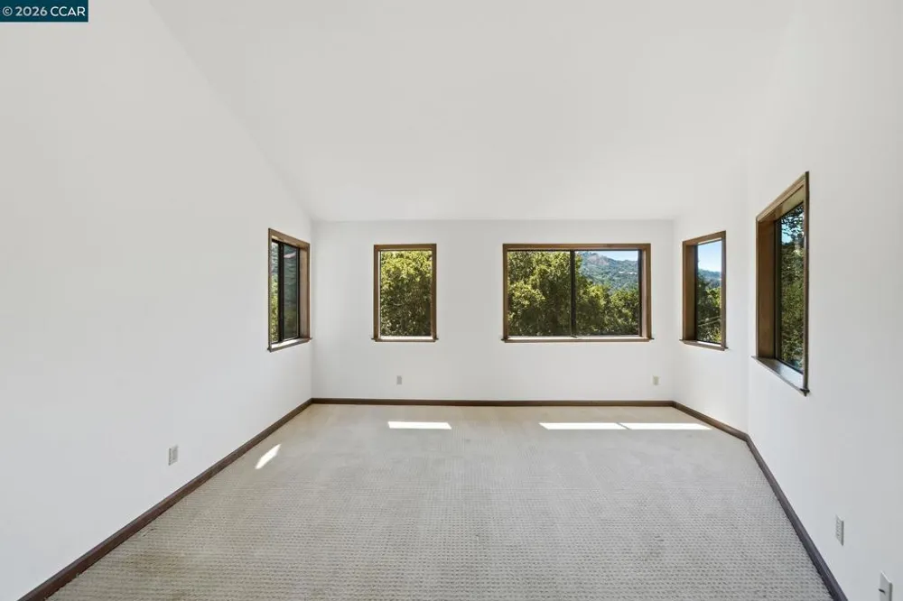 39 Mira Loma Rd Orinda, CA 94563