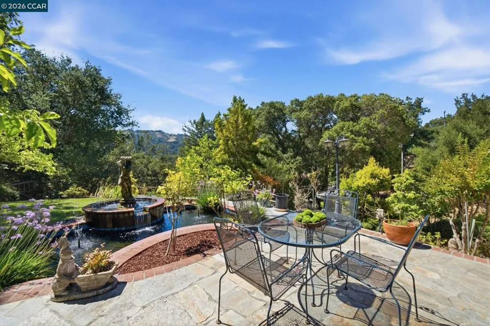 39 Mira Loma Rd Orinda, CA 94563