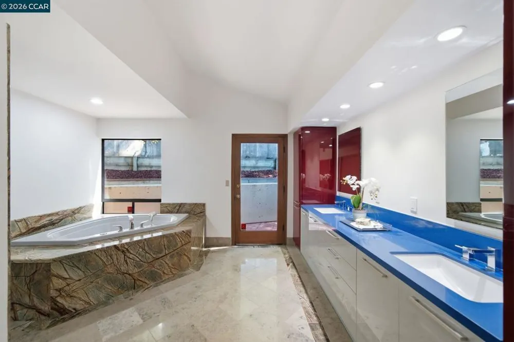 39 Mira Loma Rd Orinda, CA 94563