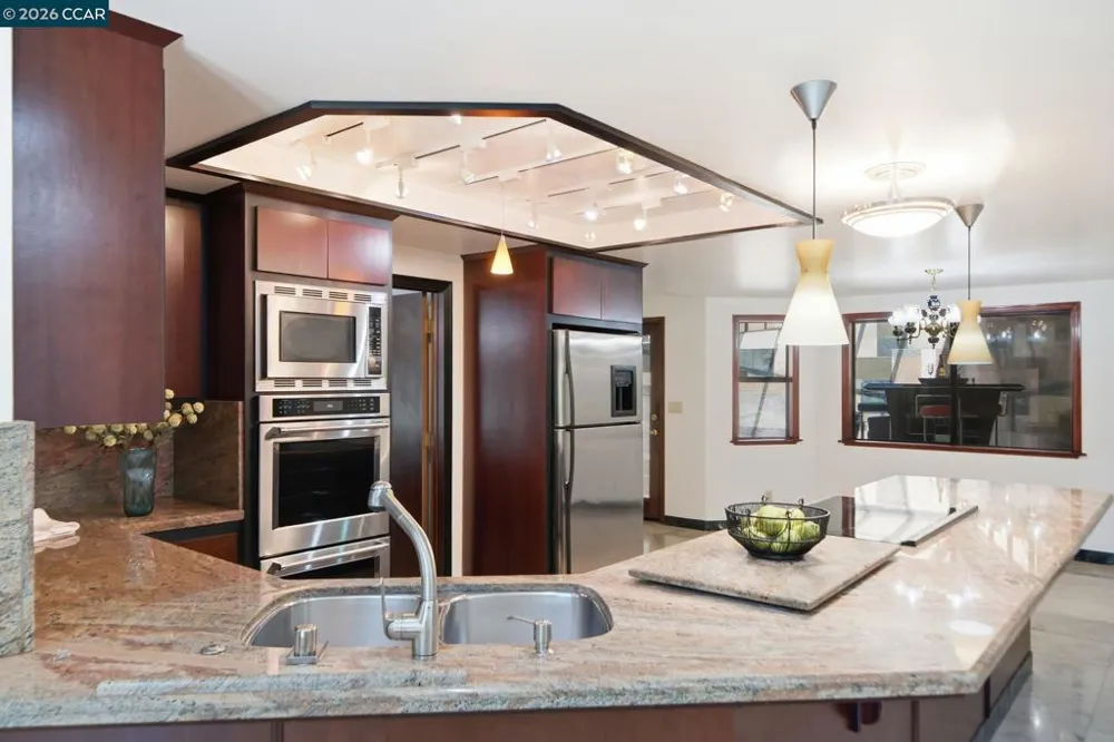 39 Mira Loma Rd Orinda, CA 94563