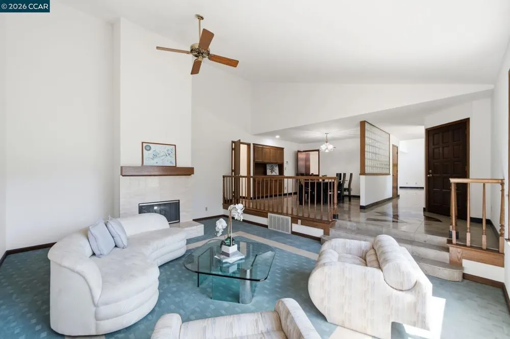 39 Mira Loma Rd Orinda, CA 94563