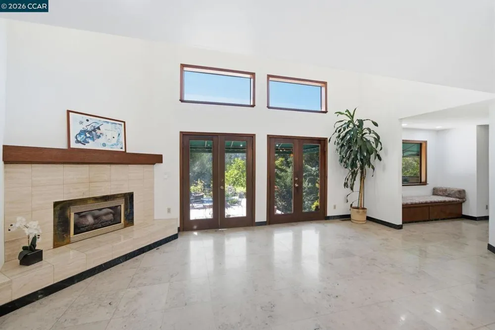 39 Mira Loma Rd Orinda, CA 94563