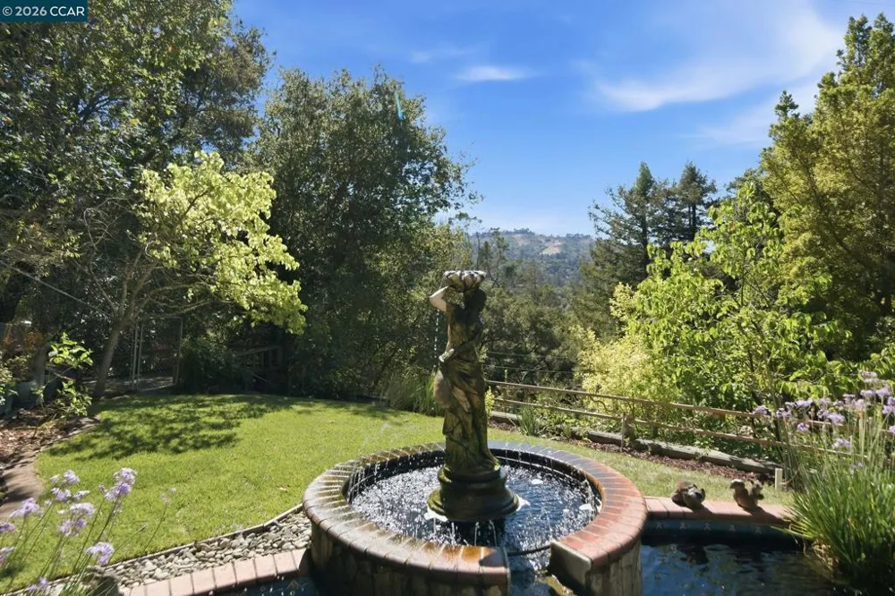 39 Mira Loma Rd Orinda, CA 94563