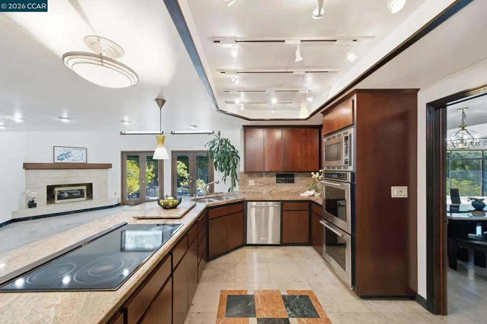 39 Mira Loma Rd Orinda, CA 94563