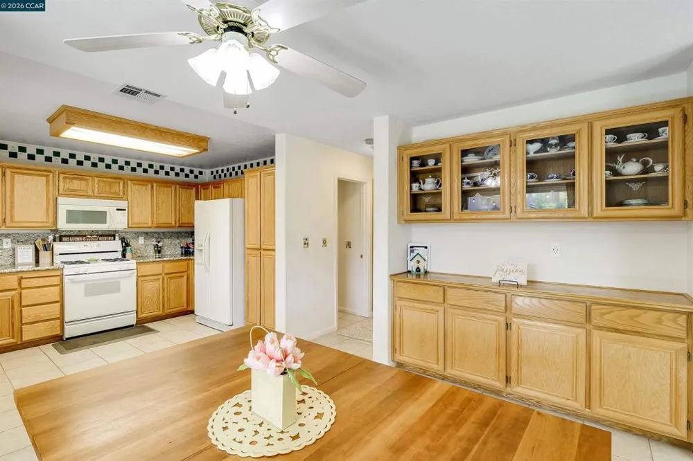 2211 Bridle Creek Circle Tracy, CA 95377