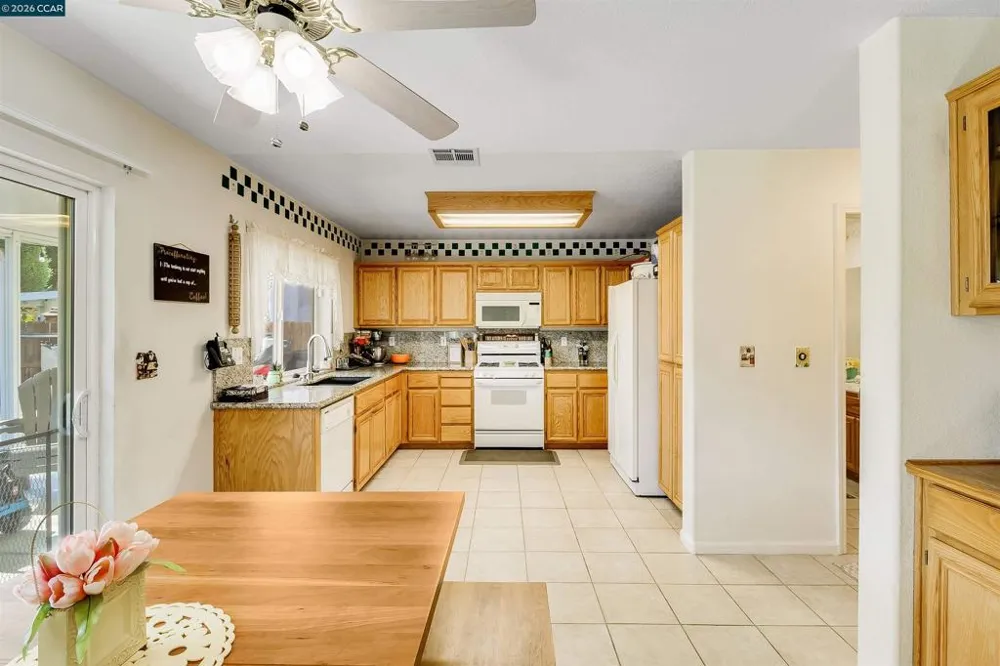 2211 Bridle Creek Circle Tracy, CA 95377