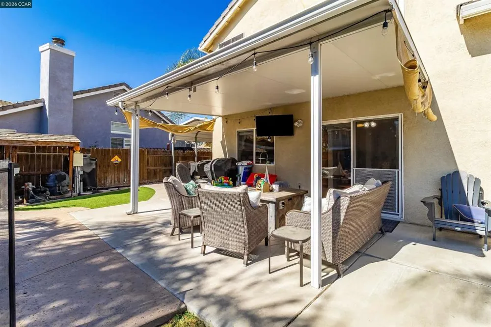 2211 Bridle Creek Circle Tracy, CA 95377