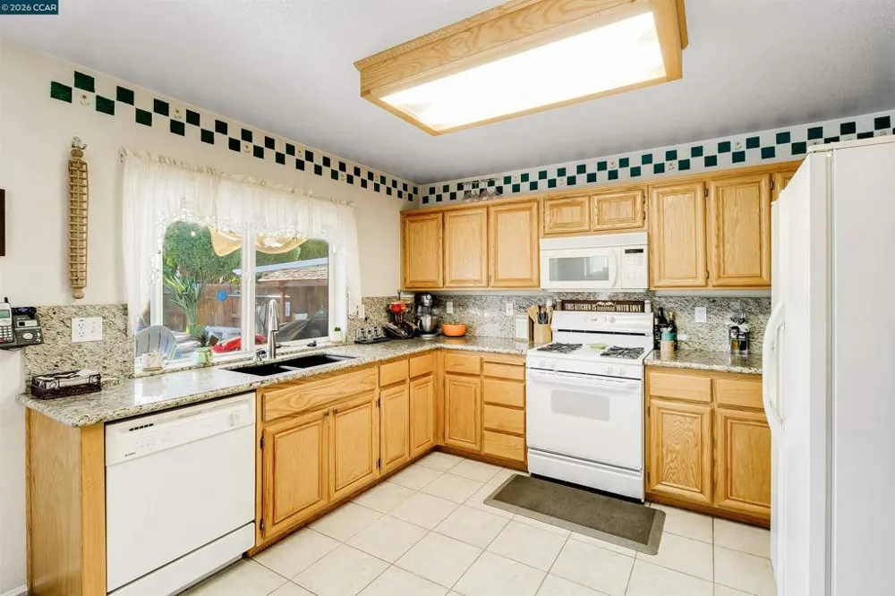 2211 Bridle Creek Circle Tracy, CA 95377