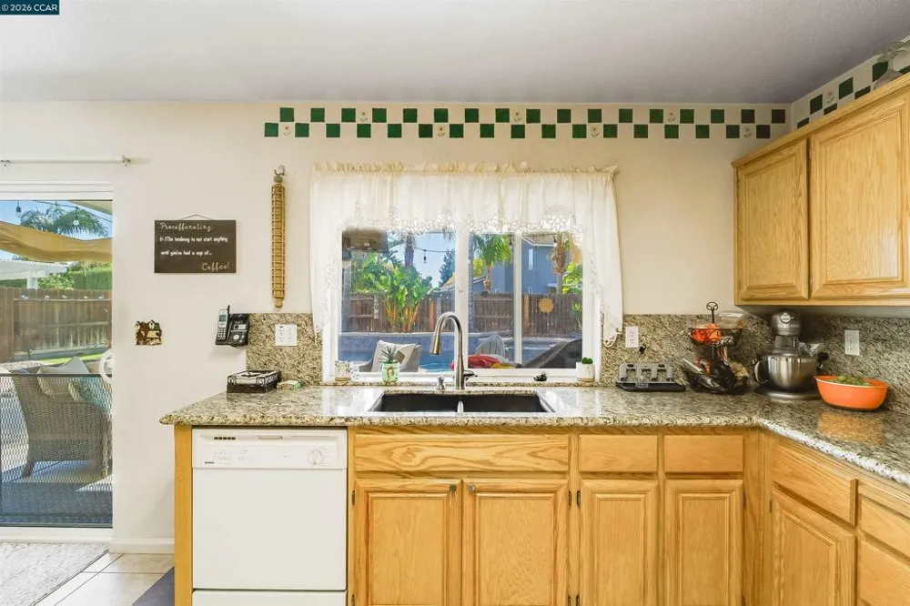 2211 Bridle Creek Circle Tracy, CA 95377