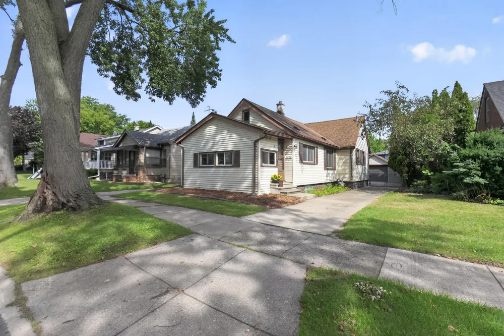 2022 Hampton Road Grosse Pointe, MI 48236
