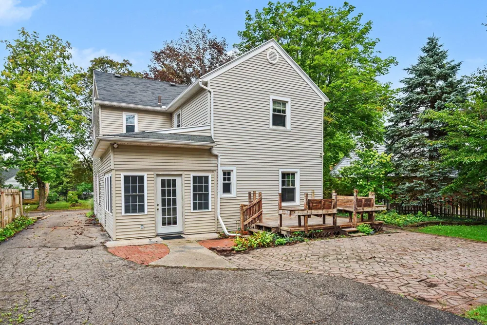 2511 Glenwood Drive Kalamazoo, MI 49008