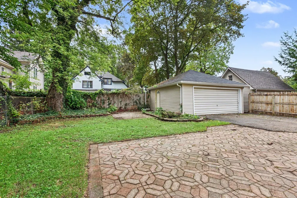2511 Glenwood Drive Kalamazoo, MI 49008