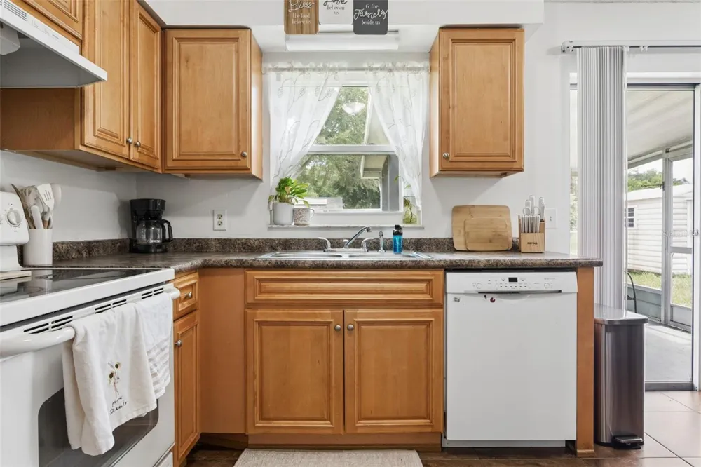 6126 16TH STREET Zephyrhills, FL 33542