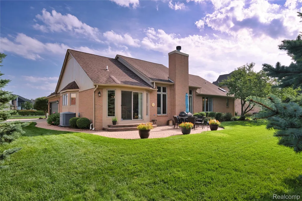 5271 Vineyards Boulevard Sterling Heights City, MI 48314