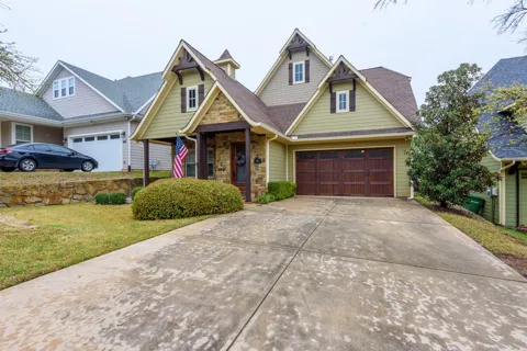 405 Dallas Street